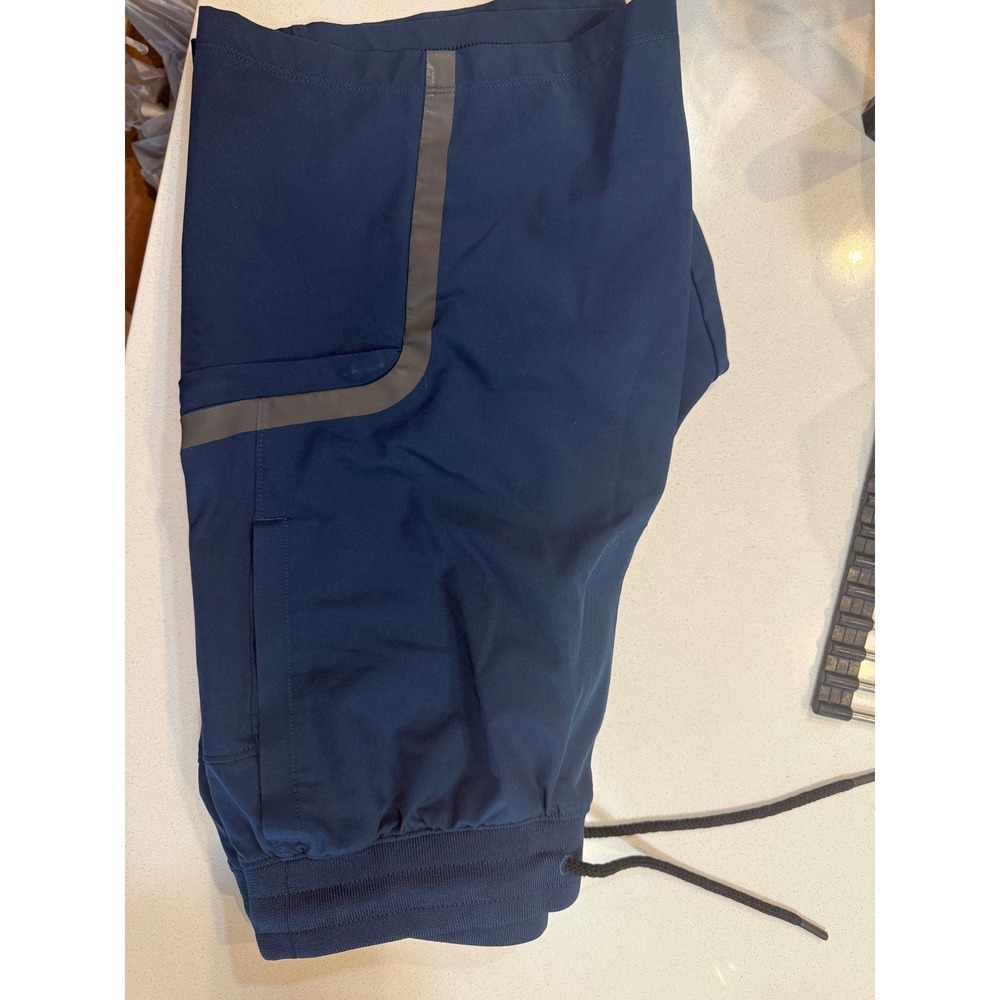 Under Armour Mens Navy Blue Athletic Training Shorts Size Medium Reflective Trim